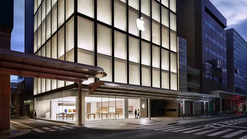 Japan, Apple Store demos of Justin Bartak's software in Tokyo