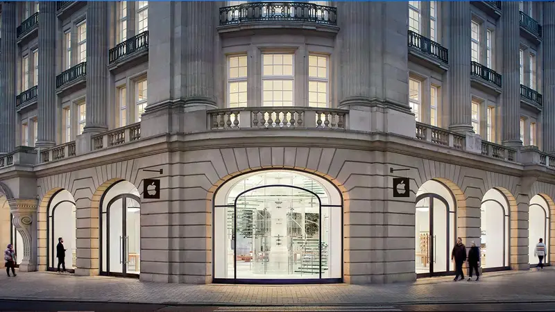 United Kingdom, Apple Store demos of Justin Bartak's software in London